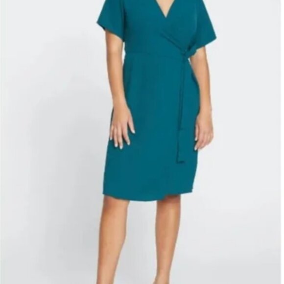 Universal Standard Crepe Wrap Dress - Picture 3 of 5